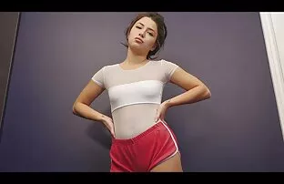 JuliaとKatiaは部屋で服を変える 主婦 エッチ 無料 動画