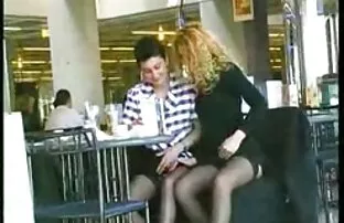 ブロンドは彼女の足を広げるために急いで 無料 動画 h 女性