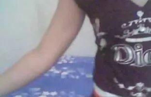 庭は彼女の裸の体の恥ずかしがり屋ではない 女子 用 h 動画