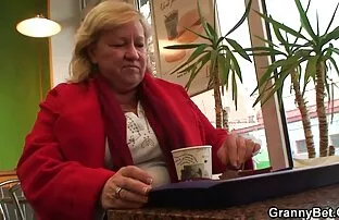 かわいいKurov、喫煙、喉、そして大きな頭 一徹 クンニ 動画