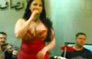 私は彼らの胸とラクダに触れ、私のシャツを脱いだ 大人 の 女性 エロ 動画